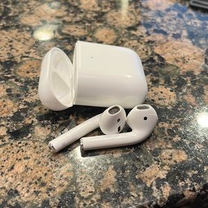 Apple AirPods Gen 2